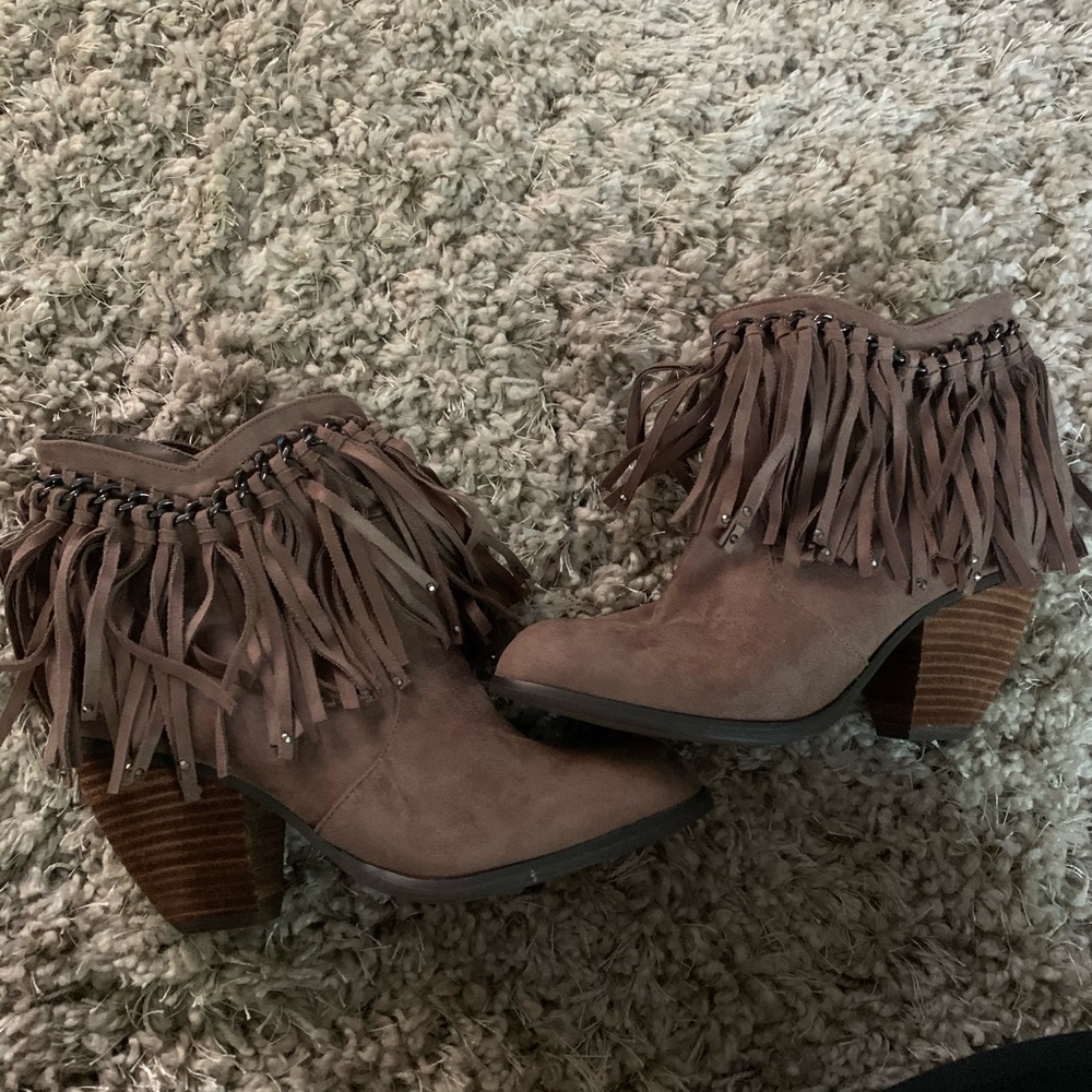 Cute fringe booties